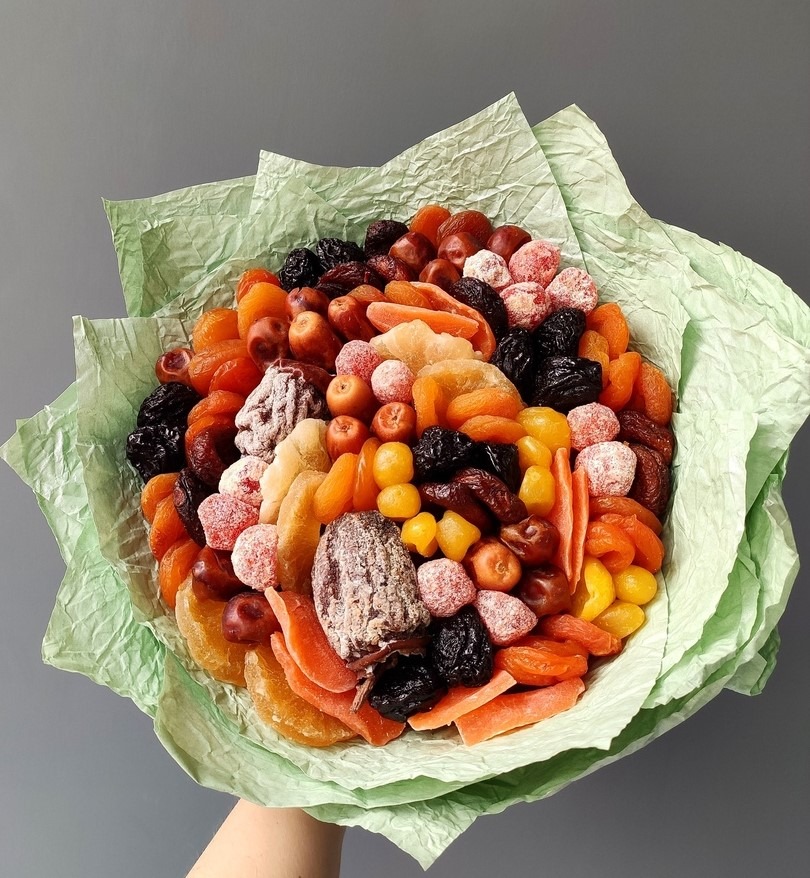 Sedobnyj-buket-160.-Bukety-iz-suhofruktov-i-orehov.jpg